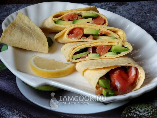 Фото блюда: Тортилья с красной рыбой и авокадо
