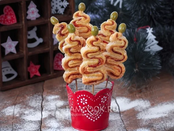 Фото блюда: Канапе «Ёлочка» из слоеного теста