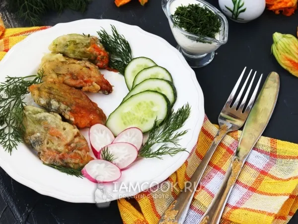 Фото блюда: Цветы кабачков в кляре (с сырной начинкой)