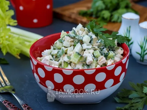 Фото блюда: Салат с сельдереем, брынзой и куриным филе