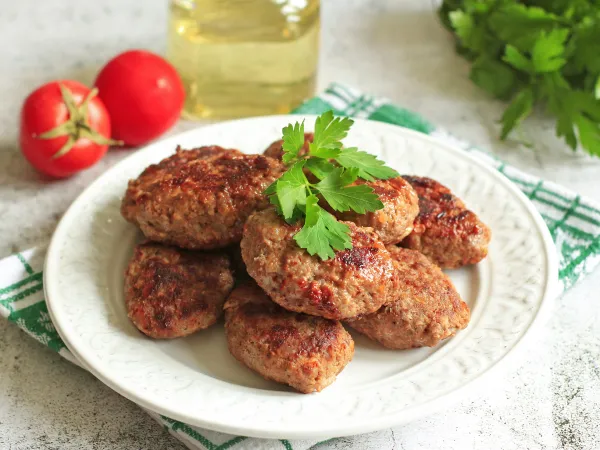 Фото блюда: Котлеты из фарша с жареным луком