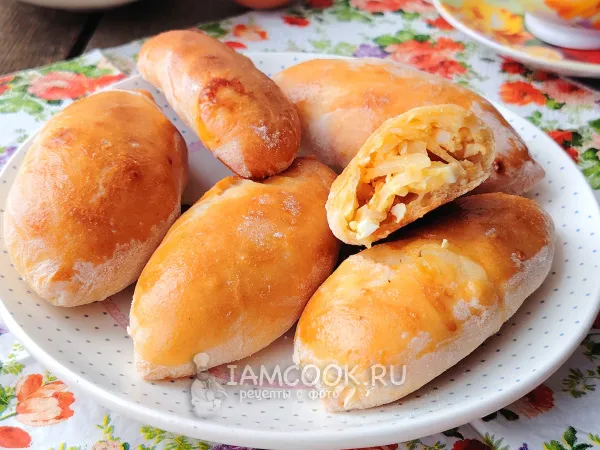 Фото блюда: Пирожки с квашеной капустой и яйцом в духовке