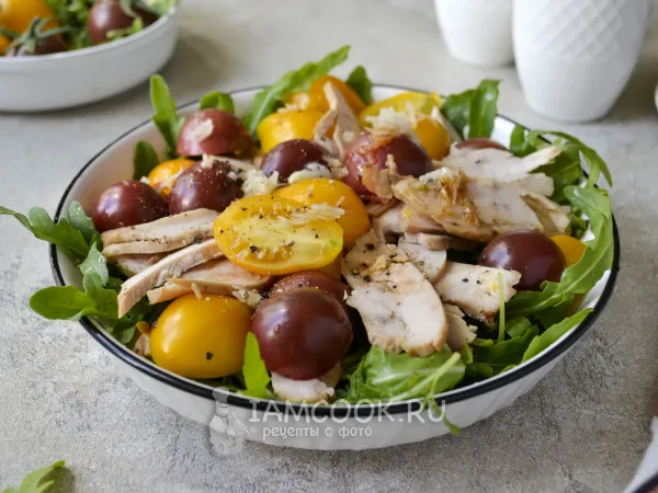 Фото блюда: Салат с рукколой, помидорами черри и курицей