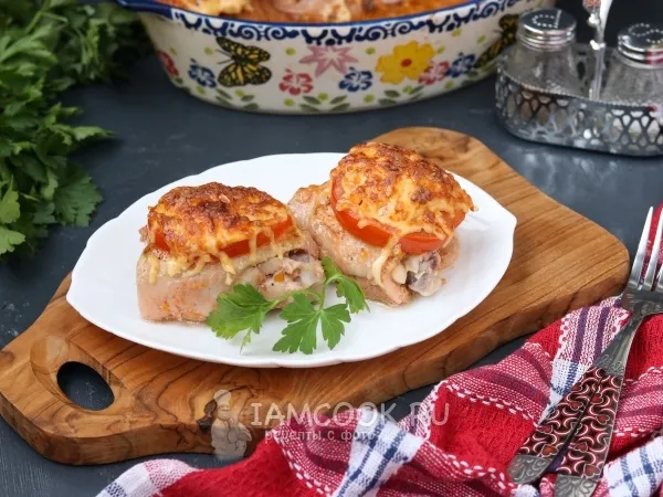 Фото блюда: Куриные бёдра под сырной шапочкой