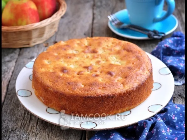 Фото блюда: Шарлотка с творогом и яблоками