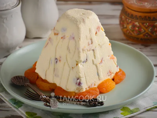 Фото блюда: Творожная пасха с вяленой вишней и курагой (без выпечки)