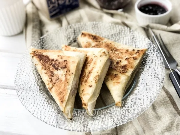 Фото блюда: Треугольники из лаваша с творогом и ягодами