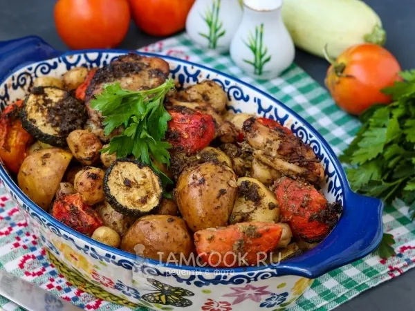 Фото блюда: Куриные бёдра с кабачками и картошкой в духовке