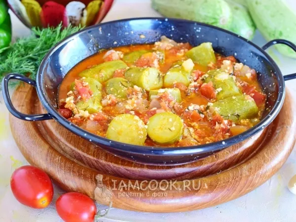 Фото блюда: Тушеные кабачки с помидорами в сметане