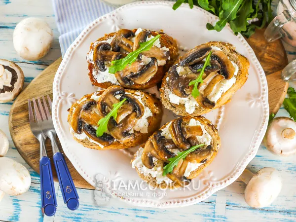 Фото блюда: Брускетты с творогом и грибами