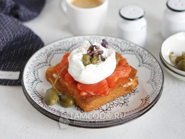 Фото блюда: Бриошь с лососем и яйцом пашот