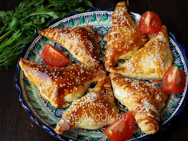 Фото блюда: Самса с творогом и сыром (из слоеного теста)