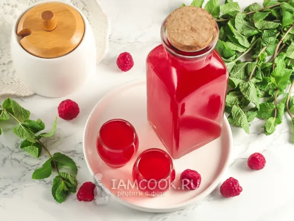 Фото блюда: Наливка из малины в домашних условиях (на водке, самогоне, спирту)