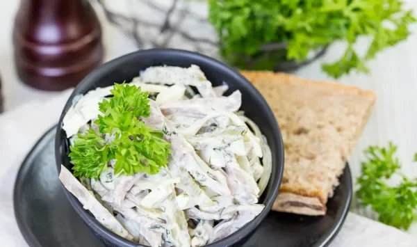 Фото блюда: Салат с сердцем, огурцами и яйцом