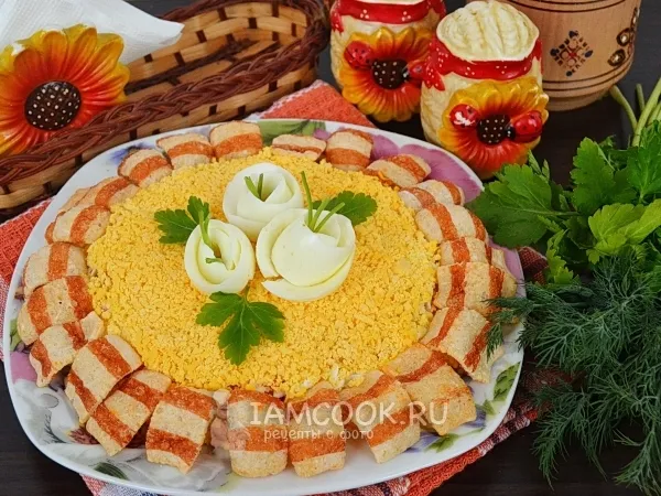 Фото блюда: Салат «Подсолнух» со шпротами