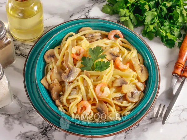 Фото блюда: Паста с креветками и грибами в сливочном соусе