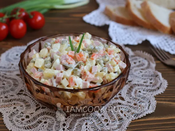 Фото блюда: Салат «Столичный» с колбасой (классический рецепт)