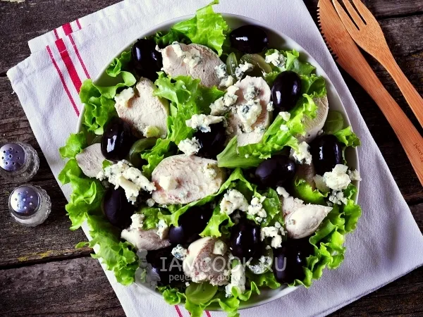 Фото блюда: Салат из винограда с курицей и голубым сыром