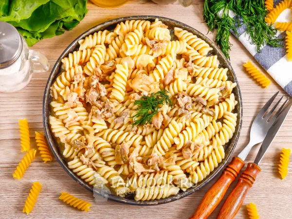 Фото блюда: Макароны с консервированной горбушей