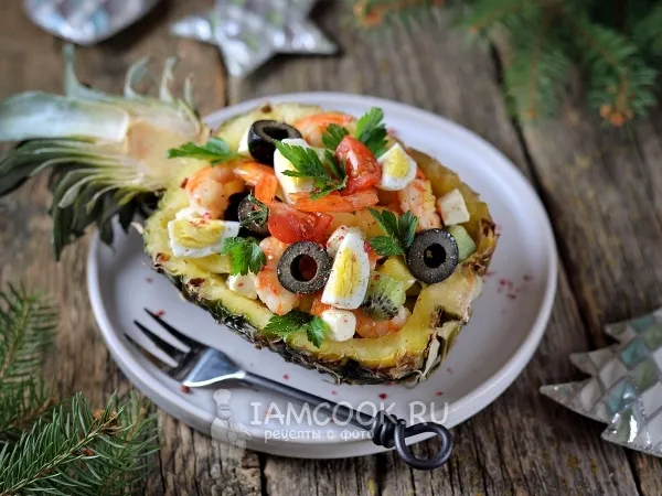 Фото блюда: Праздничный салат с креветками в ананасе