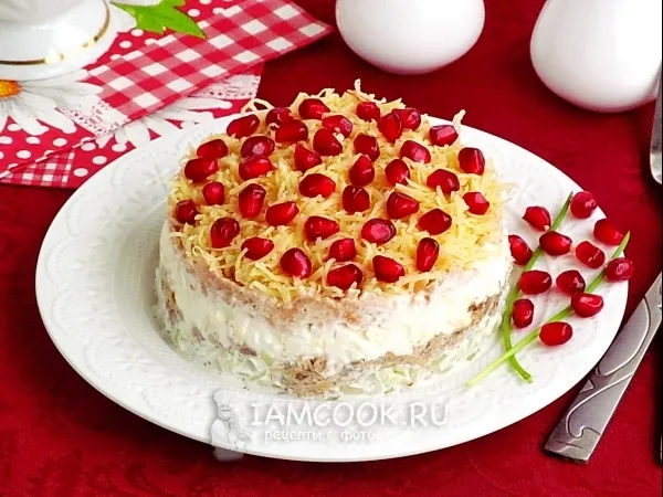 Фото блюда: Слоёный рыбный салат с гранатом