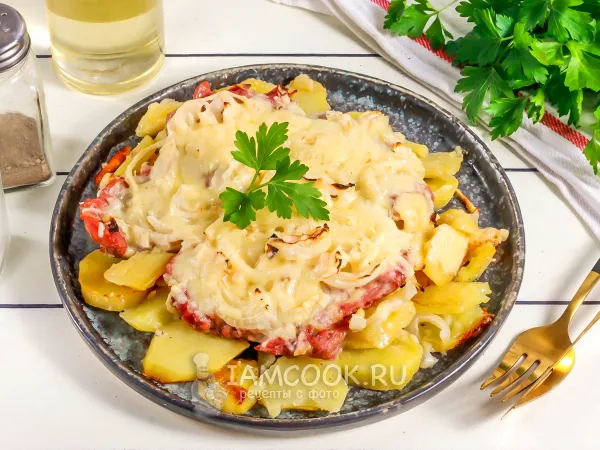 Фото блюда: Мясо по-французски с маринованным луком