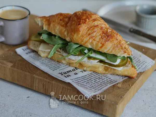 Фото блюда: Сэндвич-круассан с курицей
