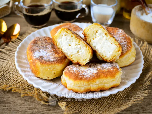 Фото блюда: Жареные пирожки с творогом на кефире на сковороде