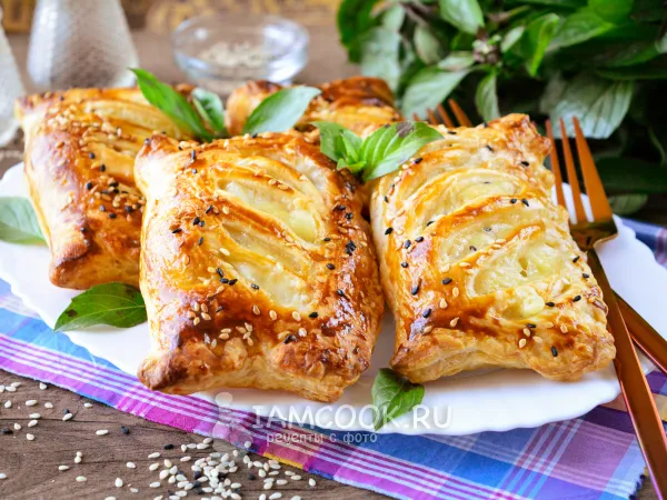 Фото блюда: Слойки с курицей и сыром