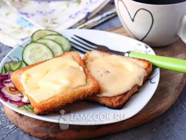 Фото блюда: Горячие бутерброды с яйцом и сыром