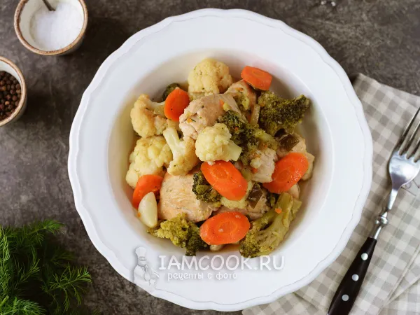 Фото блюда: Индейка с брокколи и цветной капустой в духовке