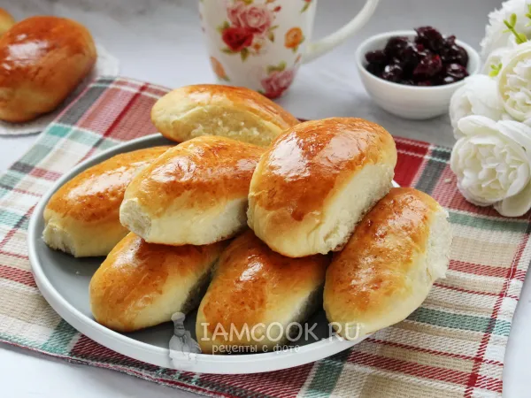 Фото блюда: Пирожки с вишневым вареньем в духовке