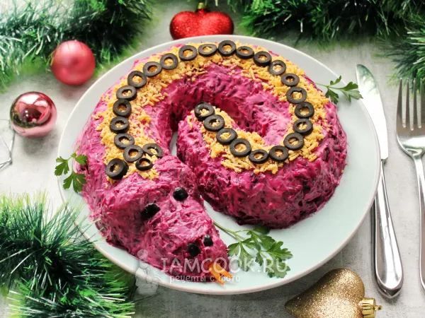 Фото блюда: Селедка под шубой на год Змеи