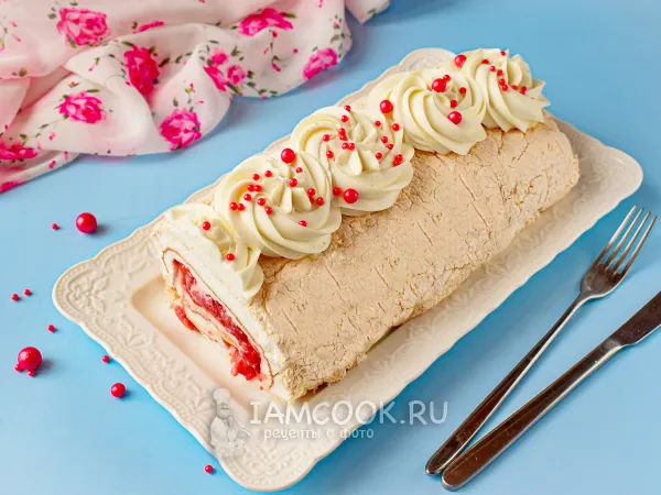 Фото блюда: Меренговый рулет с клубникой