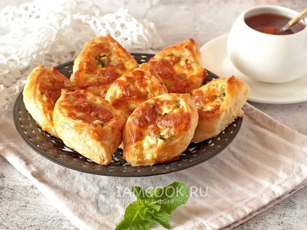 Фото блюда: Ленивые пирожки без замеса (из готового слоеного теста)