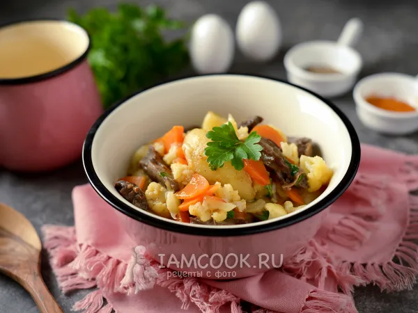 Фото блюда: Сердце индейки с картошкой и цветной капустой на сковороде