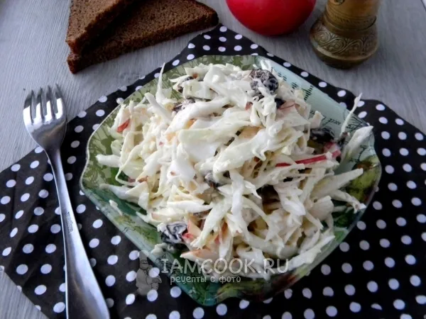 Фото блюда: Капустный салат с яблоком и черносливом