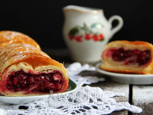 Фото блюда: Штрудель из теста фило с вишней