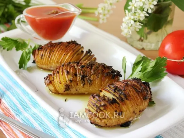 Фото блюда: Картошка-гармошка с чесноком и укропом в духовке