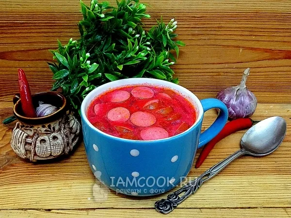 Фото блюда: Свекольник с сосисками и сметаной