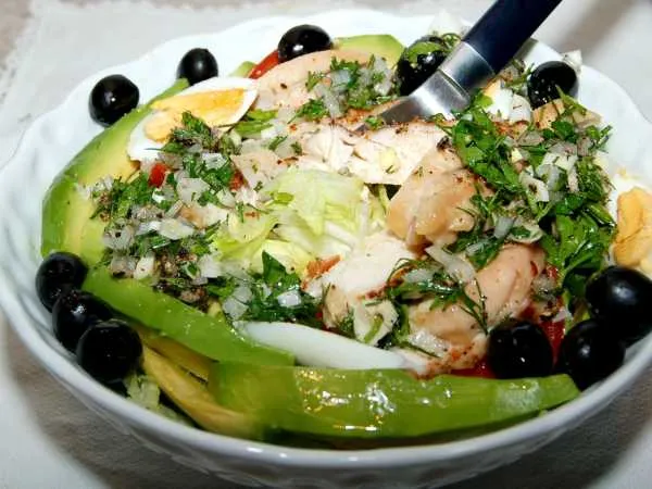 Фото блюда: Салат с курицей и авокадо