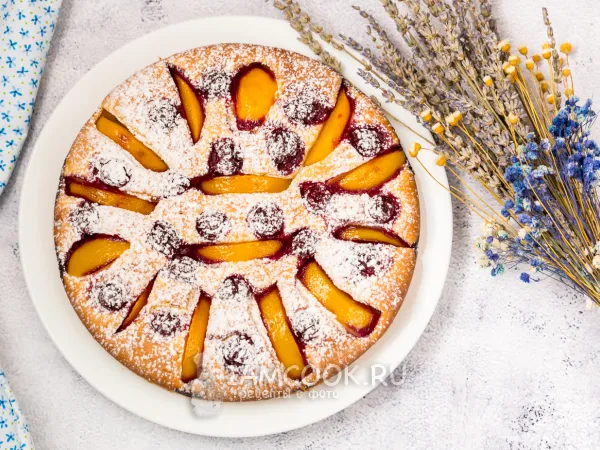 Фото блюда: Пирог с вишней и персиками