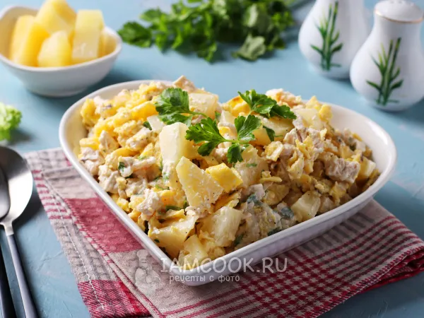 Фото блюда: Салат с яичными блинчиками, курицей и ананасами