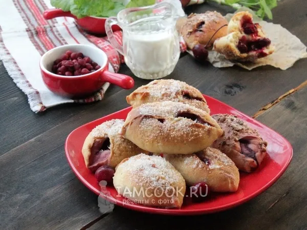 Фото блюда: Пирожки на молоке с вишней