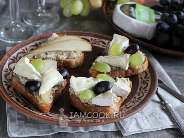 Фото блюда: Брускетта с камамбером