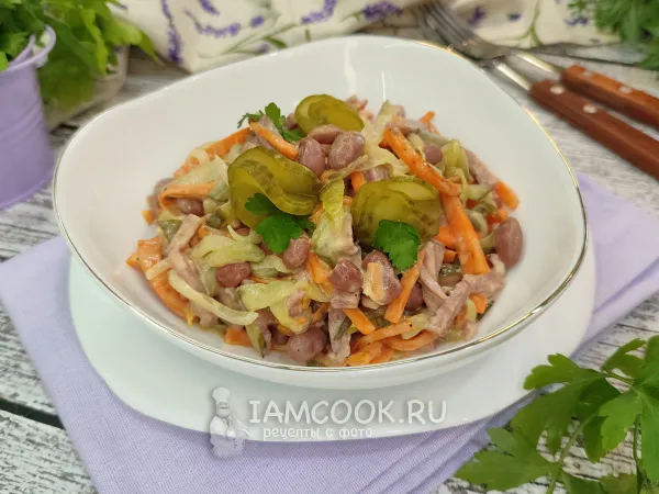 Фото блюда: Салат «Обжорка» с колбасой и фасолью