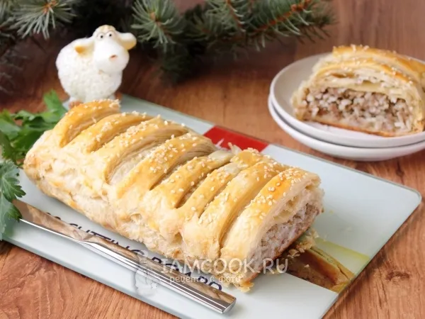 Фото блюда: Кулебяка со свиным фаршем и рисом