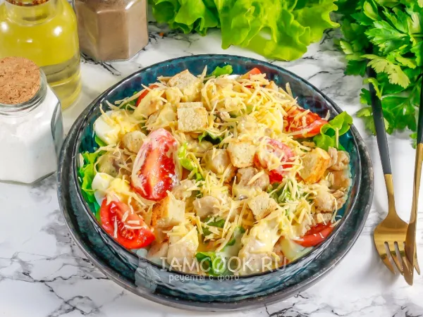 Фото блюда: Салат «Цезарь» с ананасами и курицей