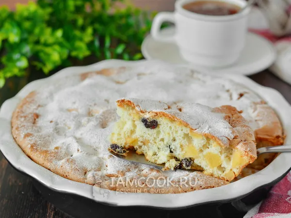 Фото блюда: Шарлотка с айвой и изюмом