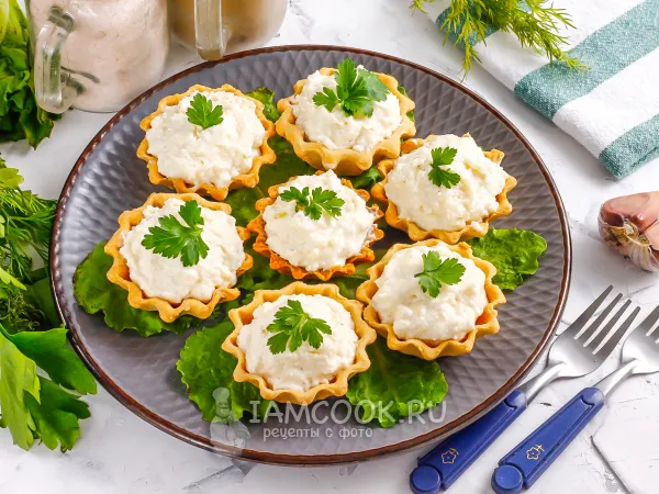 Фото блюда: Тарталетки с творожным сыром и чесноком